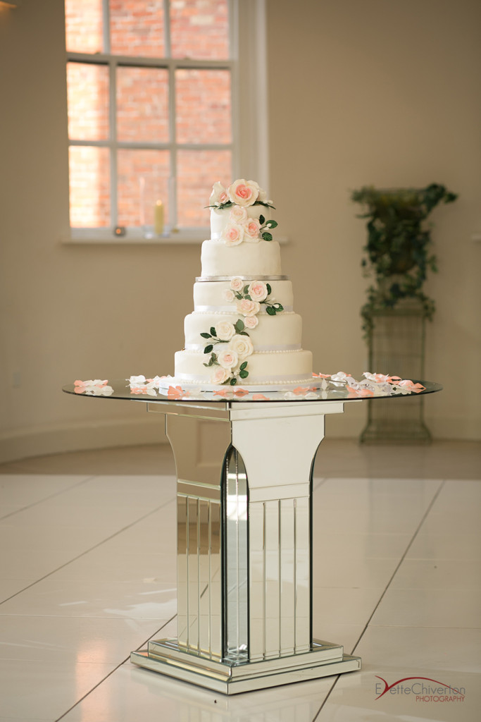 5 tear wedding cake 
